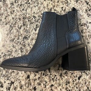 Vince Camuto Kreshna Leather Ankle Boots Booties With Block Heel